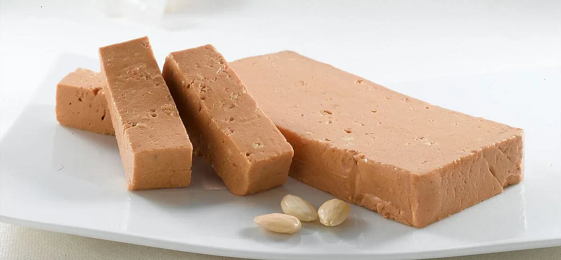 Veganes Fudge Rezept mit Mandeln und Rohkakao